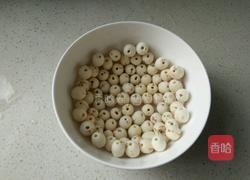 蜜汁莲子的做法图解1