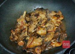 榛蘑炖鸡腿的做法图解10