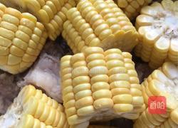 玉米排骨汤的做法图解3