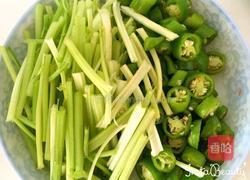 青椒芹菜炒牛肉的做法图解2