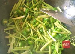 青椒芹菜炒牛肉的做法图解6