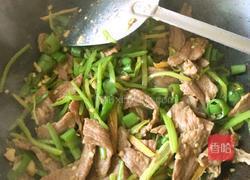 青椒芹菜炒牛肉的做法图解8