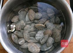 葱爆花蛤的做法图解1