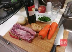 紅酒燉牛肉的做法图解1