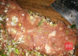 油炸小肉丸子的做法图解1