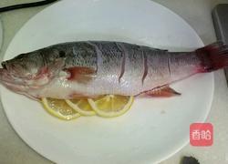 泰式蒸鲈鱼的做法图解2