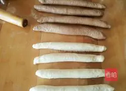 Illustration of how to make black and white sweet and salty dishes 11