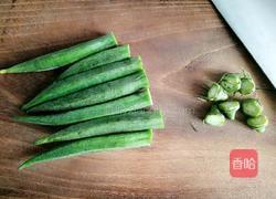 秋葵炒鸡蛋的做法图解1