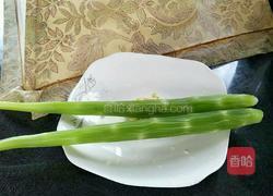 蒜蓉莴笋的做法图解1