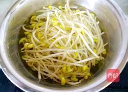 黄豆芽拌芹菜的做法图解6