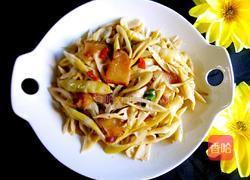 竹笋炒腊肉的做法图解1