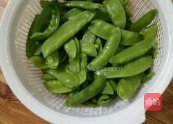 蒜蓉炒荷兰豆的做法图解1