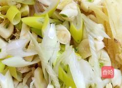 西兰花清炒胡萝卜的做法图解1