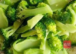 西兰花清炒胡萝卜的做法图解2