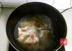 排骨炖玉米的做法图解1