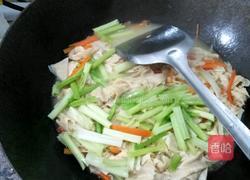 芹菜豆腐皮的做法图解5