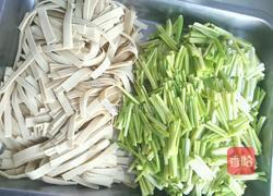 干豆腐炒蒜苗的做法图解1