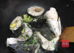 枸杞黑鱼汤的做法图解2