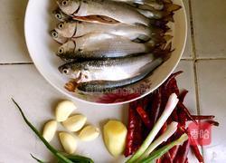 干煸小白鱼的做法图解1