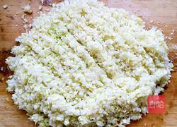 猪肉白菜饺子的做法图解1