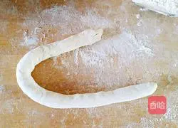 Illustration of how to make pork and celery stuffed dumplings 12