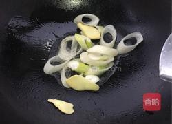 鱼饼虾米汤年糕的做法图解2