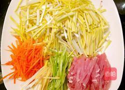 鲁菜大师蒋家菜蒜黄肉丝的做法图解2