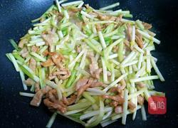 韭黄炒肉丝的做法图解7