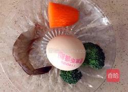 彩色虾仁鸡蛋羹的做法图解1