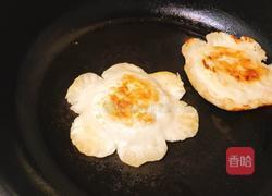 花朵韭菜盒子的做法图解8