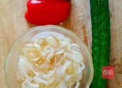 黄瓜海蜇丝的做法图解1