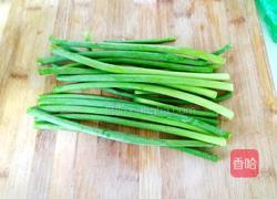 蒜苔炒肉丝的做法图解1