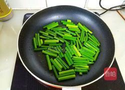蒜苔炒肉丝的做法图解12