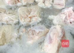 三七党参枸杞排骨汤的做法图解2