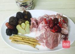 三七党参枸杞排骨汤的做法图解1