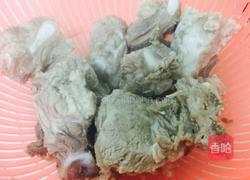 三七党参枸杞排骨汤的做法图解3