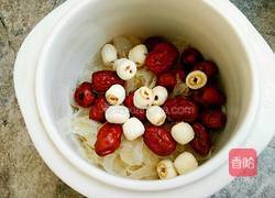 枸杞银耳莲子汤的做法图解6