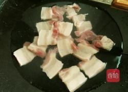 五花肉炒青椒的做法图解2