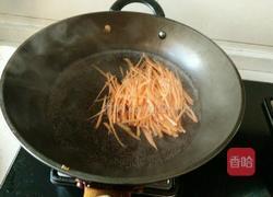 胡萝卜炒豆芽的做法图解2