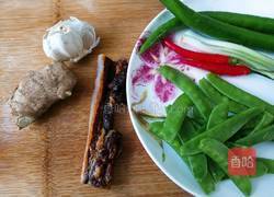腊肉荷豆的做法图解1