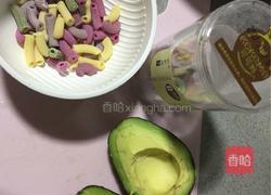牛油果意面的做法图解1