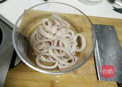 炸酥鱿鱼圈的做法图解1