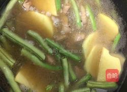 芸豆土豆五花肉焖面的做法图解2