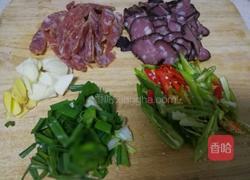 雪豆腐炒香肠的做法图解3