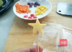 Illustration of how to make Christmas tree salad 9