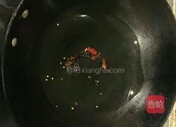 猪血炒木耳的做法图解4