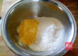 玉米面馒头的做法图解1