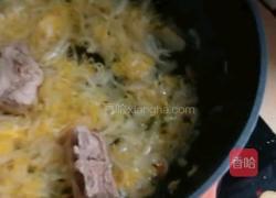 大骨炖酸菜的做法图解5