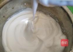 电饭煲制作蛋糕胚步骤的做法图解5