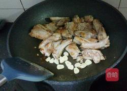 话梅栗子烧小排的做法图解9